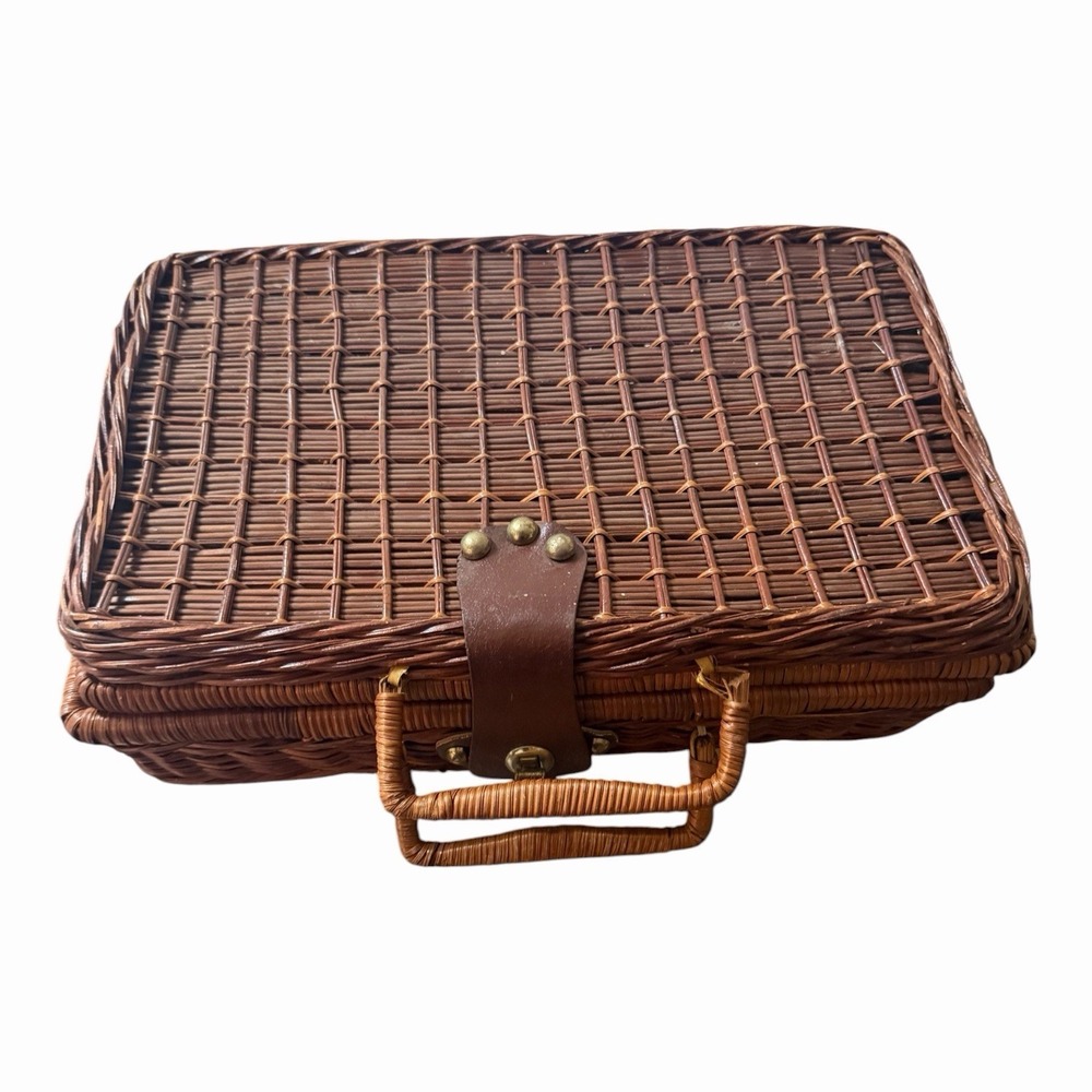 Vintage Style Wicker Picnic Basket Brown Lidded Storage Basket Carry Handle - Picture 6 of 6